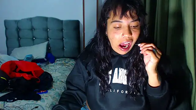 Snapshot of AmaraRoberts420 chatting on January 14, 2026, 3:32 am AmaraRoberts420 online show from January 14, 2026, 3:32 am