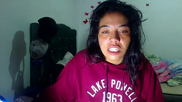 AmaraRoberts420 online show from December 1, 2025, 6:09 pm