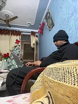 Snapshot of Dick_6inches chatting on December 17, 2025, 3:17 pm Dick 6inches online show from December 17, 2025, 3:17 pm