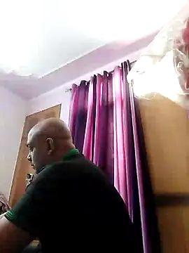 Snapshot of Dick_6inches chatting on February 12, 2025, 6:19 am Dick 6inches online show from February 12, 2025, 6:19 am