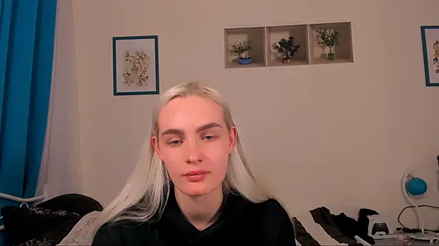 OliviaKisss online show from May 18, 2026, 7:07 pm