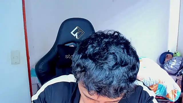 Snapshot of Tommy_Bred chatting on February 8, 2026, 6:16 pm Tommy Bred online show from February 8, 2026, 6:16 pm