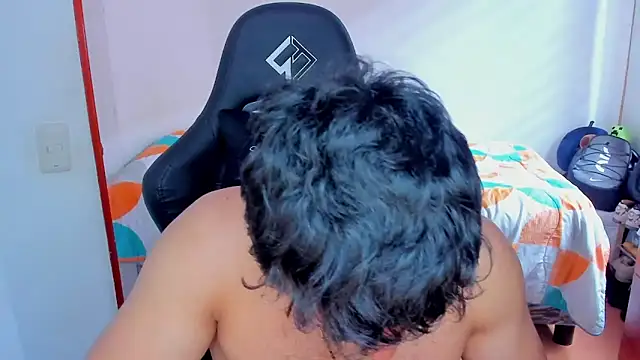 Snapshot of Tommy_Bred chatting on February 9, 2026, 5:55 pm Tommy Bred online show from February 9, 2026, 5:55 pm