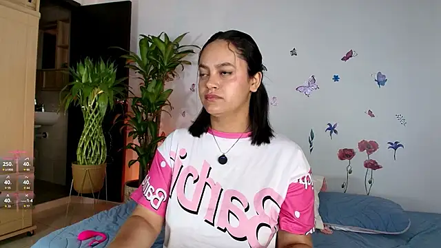 Snapshot of VICTORIABLACK_@xh chatting on February 4, 2026, 8:53 am VICTORIABLACK xh online show from February 4, 2026, 8:53 am