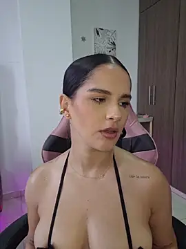 Snapshot of heyshaa chatting on March 5, 2026, 9:22 pm heyshaa online show from March 5, 2026, 9:22 pm