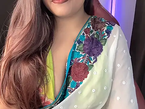 Snapshot of shanayaaa_1 chatting on October 15, 2025, 8:17 pm shanayaaa 1 online show from October 15, 2025, 8:17 pm