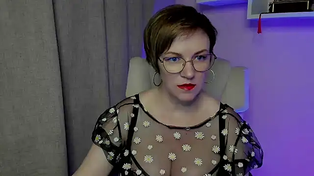 Snapshot of feliziaDesire chatting on June 4, 2026, 6:29 am feliziaDesire online show from June 4, 2026, 6:29 am