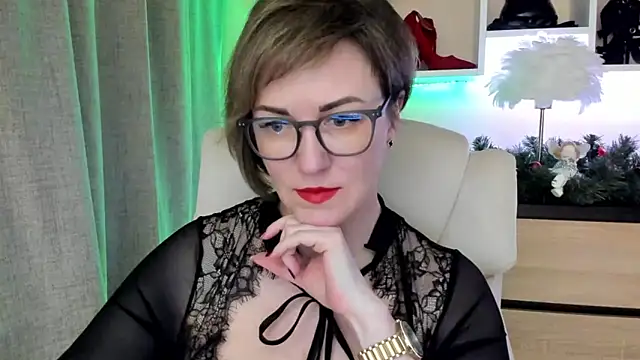 Snapshot of feliziaDesire chatting on December 14, 2025, 10:54 am feliziaDesire online show from December 14, 2025, 10:54 am