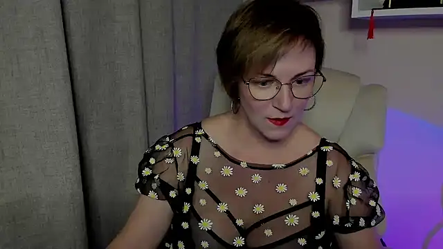 Snapshot of feliziaDesire chatting on June 12, 2026, 4:27 pm feliziaDesire online show from June 12, 2026, 4:27 pm