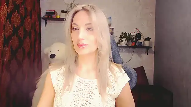 Snapshot of MillaXQueen chatting on March 17, 2025, 10:27 am MillaXQueen online show from March 17, 2025, 10:27 am