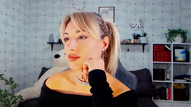 Snapshot of MillaXQueen chatting on October 11, 2025, 12:06 pm MillaXQueen online show from October 11, 2025, 12:06 pm