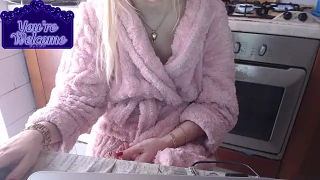 Snapshot of martachatte chatting on February 17, 2026, 8:44 am martachatte online show from February 17, 2026, 8:44 am