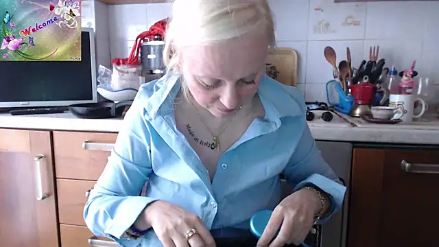 martachatte online show from October 6, 2025, 7:42 am