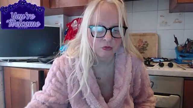 Snapshot of martachatte chatting on February 3, 2026, 9:47 am martachatte online show from February 3, 2026, 9:47 am