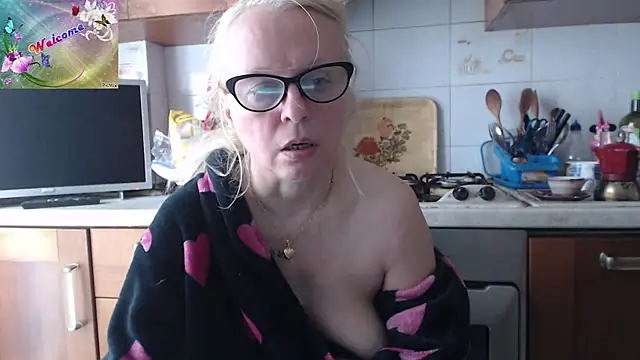 martachatte online show from October 12, 2025, 8:05 am