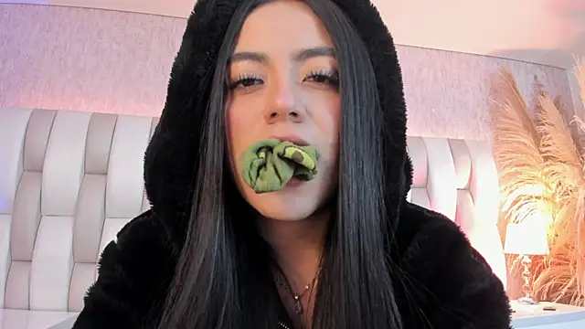 Rebeca jones online show from March 4, 2026, 12:24 pm