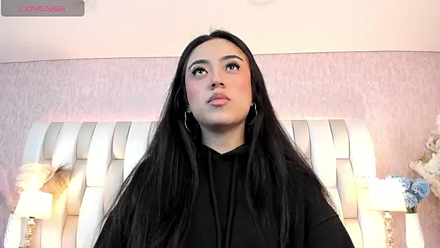 Snapshot of Rebeca_jones chatting on March 6, 2025, 1:24 pm Rebeca jones online show from March 6, 2025, 1:24 pm