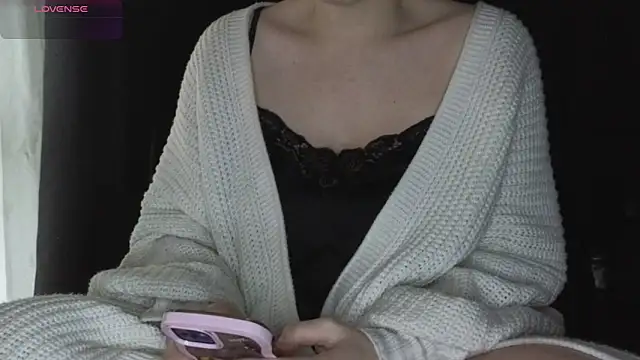 Mia G0ld online show from February 9, 2026, 3:21 pm