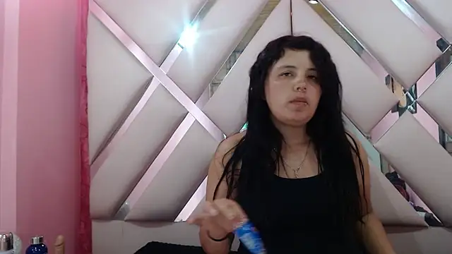 nathaly low1 online show from January 5, 2026, 5:27 pm