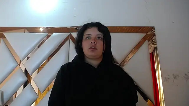 nathaly low1 online show from April 9, 2026, 12:44 pm