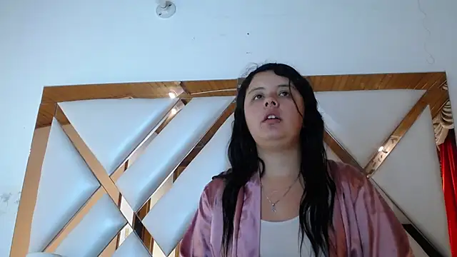 nathaly low1 online show from March 18, 2026, 12:51 pm