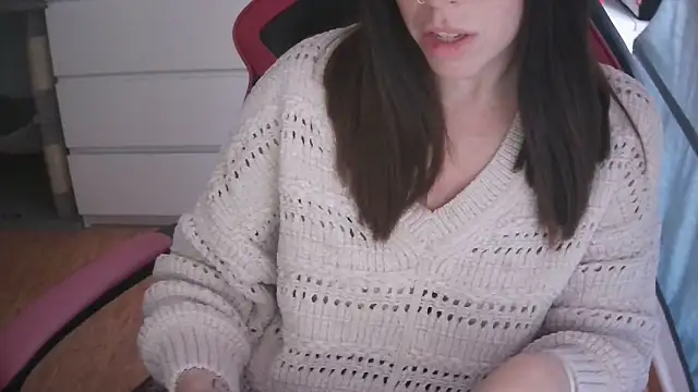 LunaGuerraxx online show from April 1, 2026, 1:23 pm