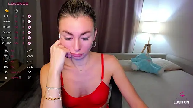 Snapshot of DannaEvan chatting on January 12, 2025, 2:35 am DannaEvan online show from January 12, 2025, 2:35 am