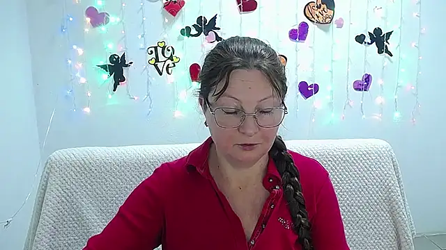 Snapshot of VanessaHotts chatting on February 21, 2025, 9:02 am VanessaHotts online show from February 21, 2025, 9:02 am