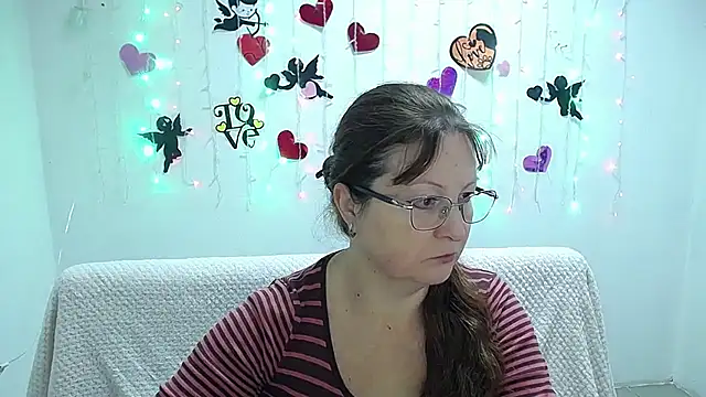 Snapshot of VanessaHotts chatting on February 19, 2025, 6:00 am VanessaHotts online show from February 19, 2025, 6:00 am