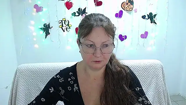 Snapshot of VanessaHotts chatting on February 17, 2025, 12:38 pm VanessaHotts online show from February 17, 2025, 12:38 pm