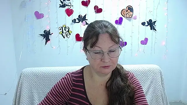 Snapshot of VanessaHotts chatting on February 17, 2025, 6:31 am VanessaHotts online show from February 17, 2025, 6:31 am