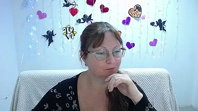 Snapshot of VanessaHotts chatting on February 17, 2025, 3:44 pm VanessaHotts online show from February 17, 2025, 3:44 pm