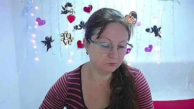 Snapshot of VanessaHotts chatting on February 14, 2025, 6:45 am VanessaHotts online show from February 14, 2025, 6:45 am