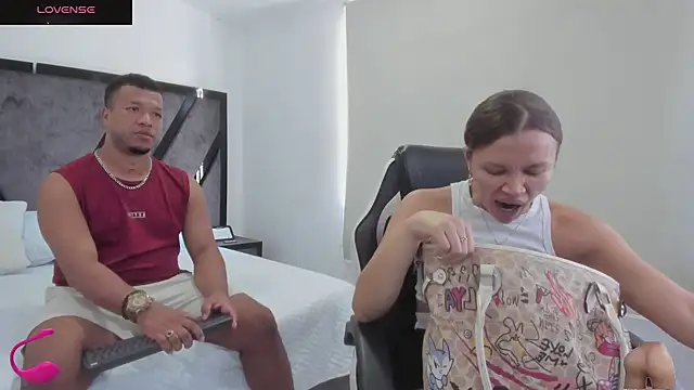 AnnieAndStefan online show from November 17, 2025, 3:16 pm