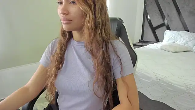 Snapshot of AnnieAndStefan chatting on February 2, 2026, 2:05 pm AnnieAndStefan online show from February 2, 2026, 2:05 pm