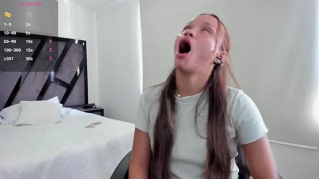 Snapshot of AnnieAndStefan chatting on February 28, 2026, 1:55 pm AnnieAndStefan online show from February 28, 2026, 1:55 pm