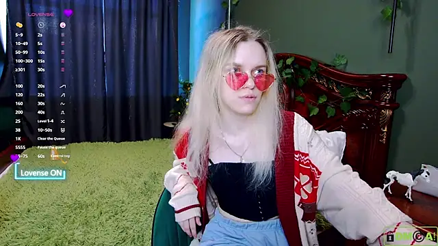 lady bellaa online show from October 18, 2025, 7:10 am