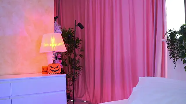 Snapshot of ArtTeasee chatting on November 7, 2025, 10:31 am ArtTeasee online show from November 7, 2025, 10:31 am