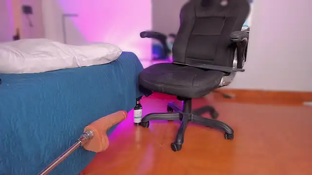 Snapshot of Emmily_Savage chatting on January 31, 2026, 7:12 pm Emmily Savage online show from January 31, 2026, 7:12 pm