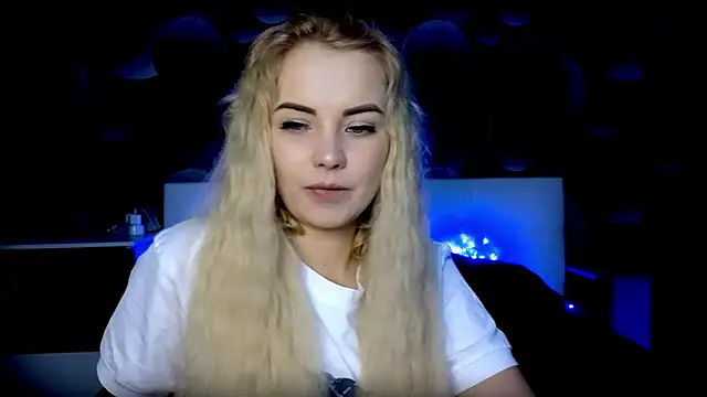 StephanieSweety online show from November 13, 2025, 12:09 pm