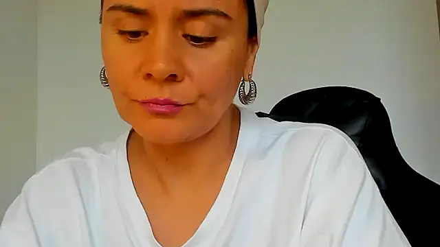 Sami Hotie1 online show from November 10, 2025, 9:53 pm