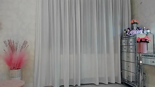 Snapshot of SeductiveButterfly chatting on April 29, 2026, 9:21 pm SeductiveButterfly online show from April 29, 2026, 9:21 pm