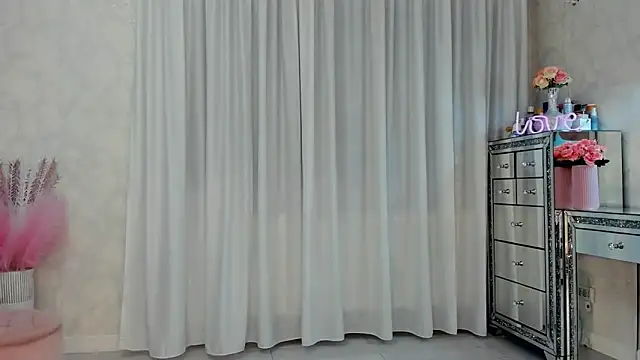 Snapshot of SeductiveButterfly chatting on June 11, 2026, 9:56 pm SeductiveButterfly online show from June 11, 2026, 9:56 pm