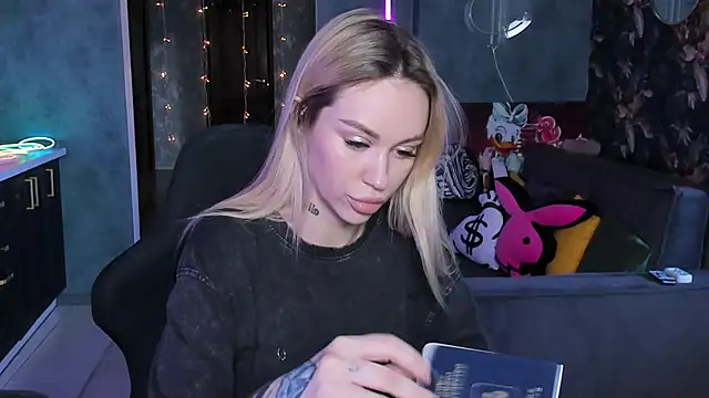 Blckmirrorr online show from April 3, 2026, 8:43 am