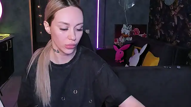 Blckmirrorr online show from December 18, 2025, 8:52 am