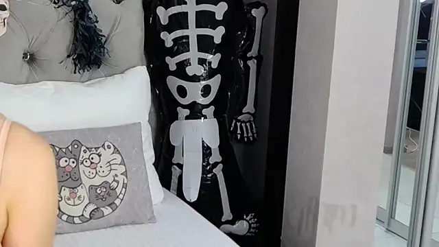 IsabellaDeRosa online show from October 19, 2025, 7:55 am