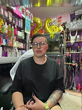 Snapshot of TamySweetness chatting on February 18, 2026, 2:13 pm TamySweetness online show from February 18, 2026, 2:13 pm