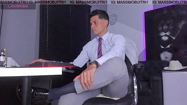 Snapshot of massimo_g chatting on October 17, 2025, 10:33 pm massimo g online show from October 17, 2025, 10:33 pm