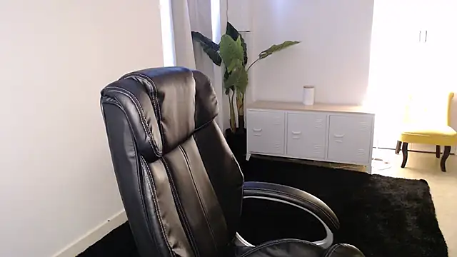 Snapshot of Crystal-dreamt chatting on February 20, 2026, 9:33 am Crystal-dreamt online show from February 20, 2026, 9:33 am