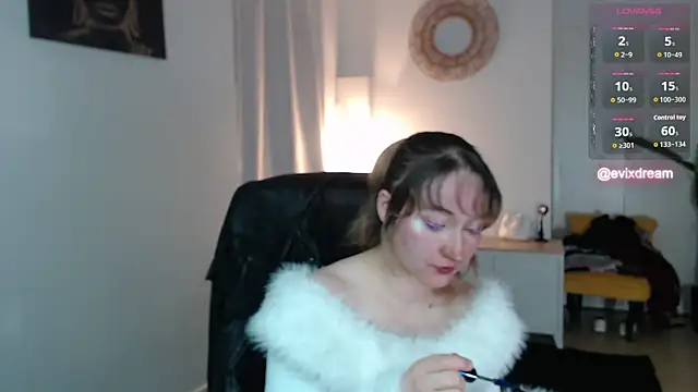 Crystal-dreamt online show from April 18, 2026, 1:46 pm